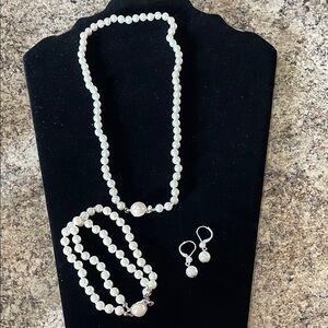 Elegant Pearl Jewelry Set